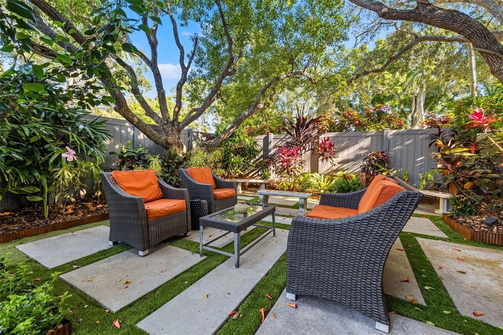 Active With Contract: $2,250,000 (4 beds, 3 baths, 3233 Square Feet)