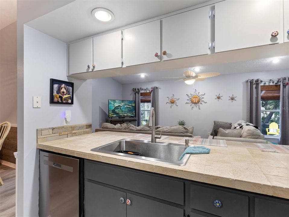 For Sale: $389,900 (3 beds, 2 baths, 1619 Square Feet)