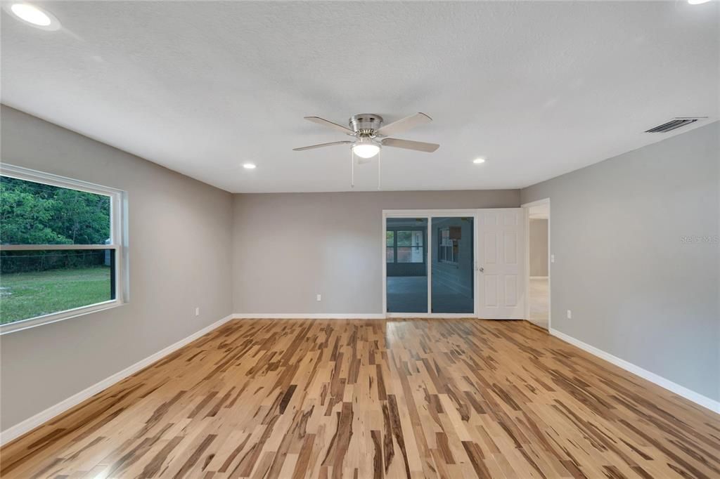 Recently Sold: $360,340 (3 beds, 2 baths, 2203 Square Feet)