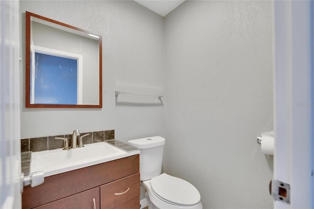 最近售出: $360,340 (3 贝兹, 2 浴室, 2203 平方英尺)