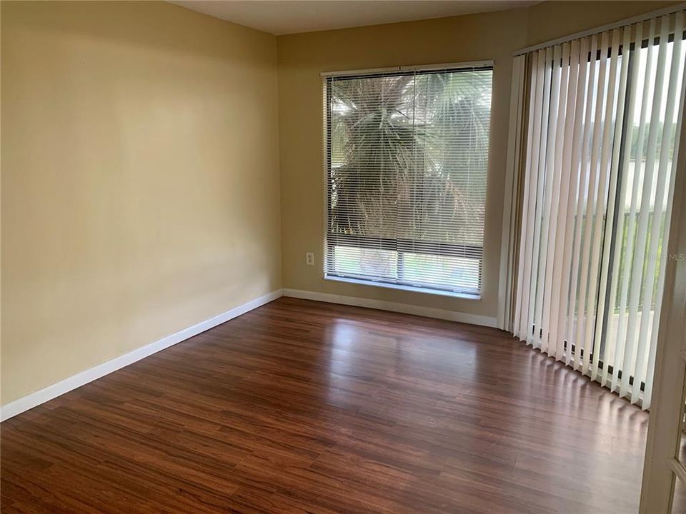 Active With Contract: $1,150 (1 beds, 1 baths, 642 Square Feet)