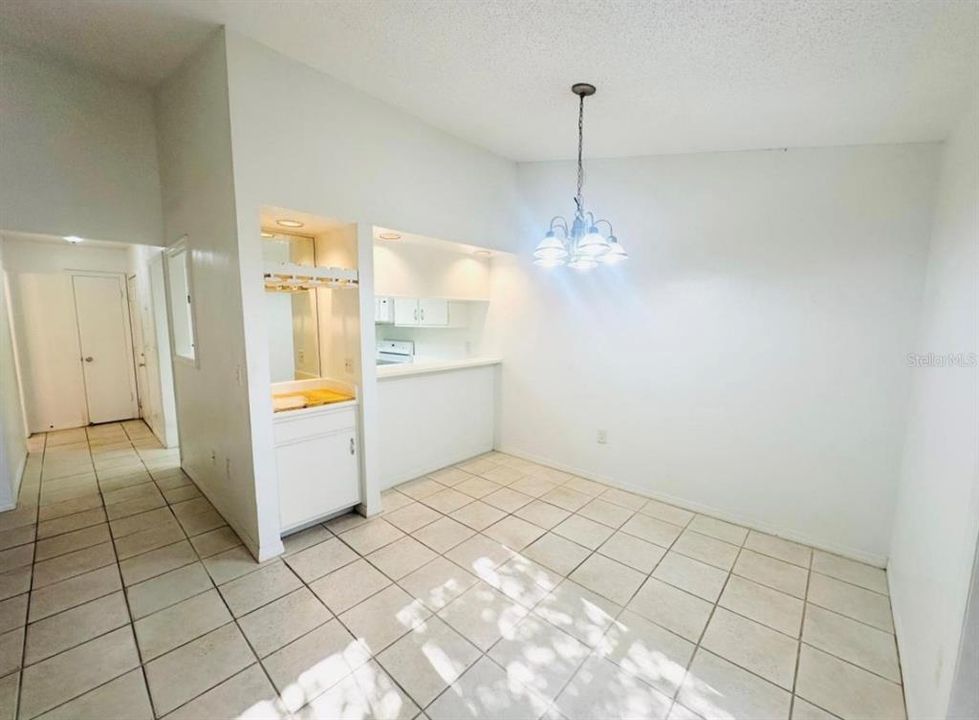 Active With Contract: $165,000 (1 beds, 1 baths, 759 Square Feet)