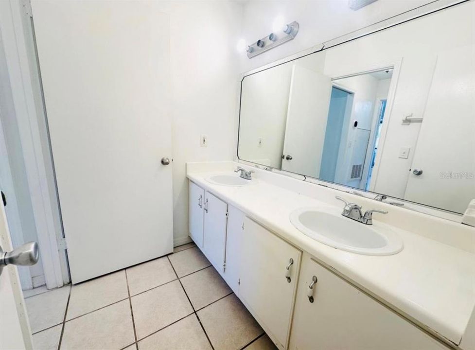 Active With Contract: $165,000 (1 beds, 1 baths, 759 Square Feet)