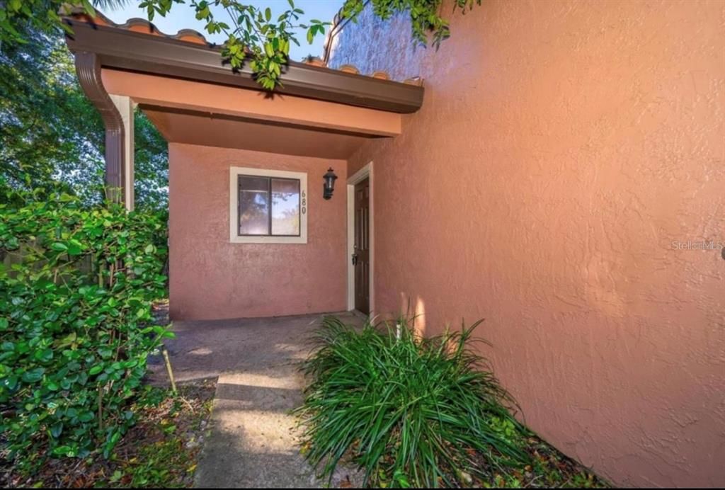 Active With Contract: $165,000 (1 beds, 1 baths, 759 Square Feet)