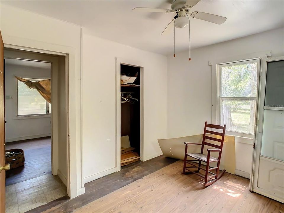 Active With Contract: $70,000 (3 beds, 1 baths, 960 Square Feet)