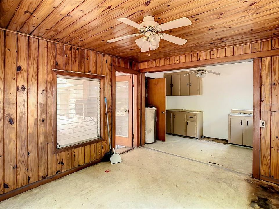 Active With Contract: $70,000 (3 beds, 1 baths, 960 Square Feet)