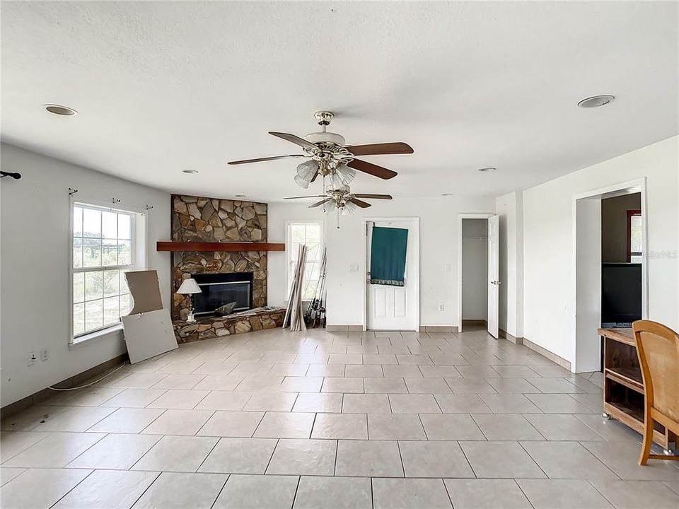 Active With Contract: $175,000 (3 beds, 2 baths, 1504 Square Feet)