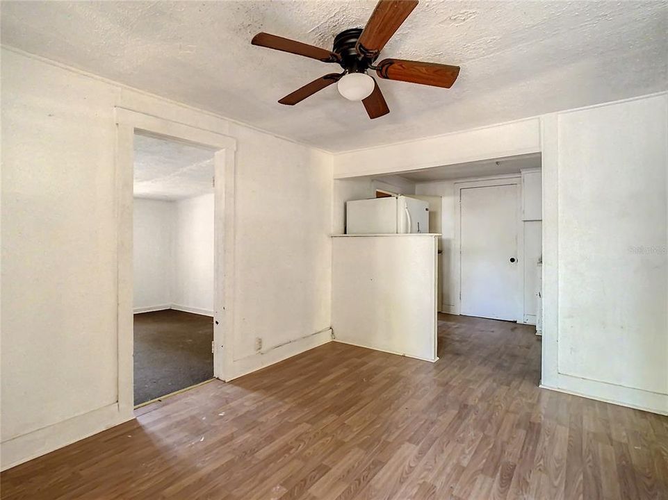 Active With Contract: $60,000 (2 beds, 1 baths, 640 Square Feet)