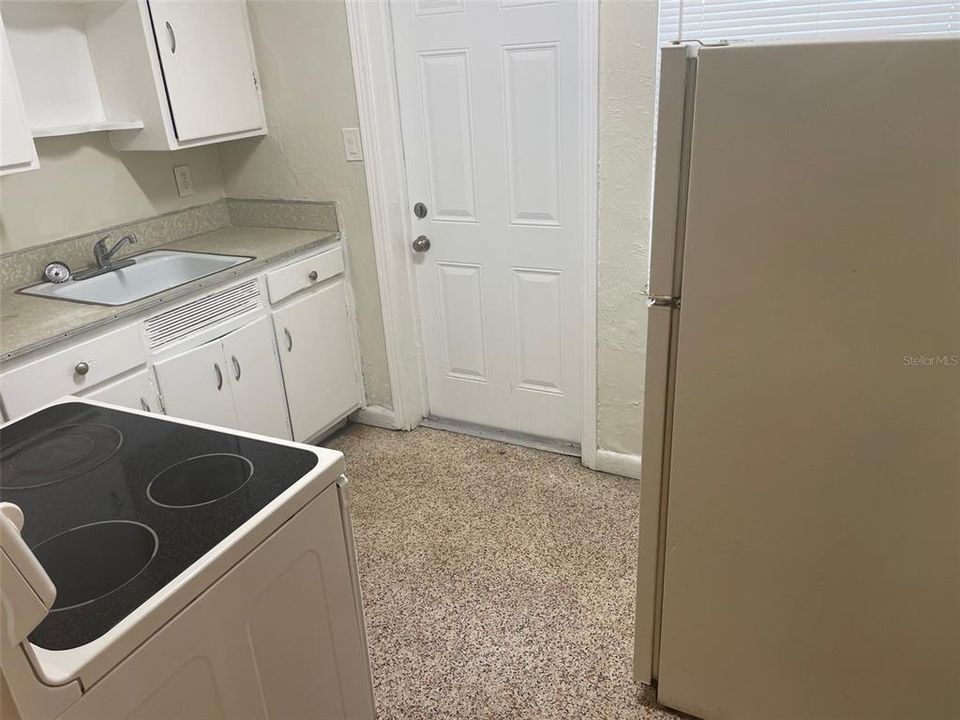 For Rent: $1,095 (0 beds, 1 baths, 450 Square Feet)
