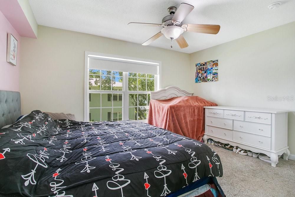 Active With Contract: $158,000 (1 beds, 1 baths, 636 Square Feet)