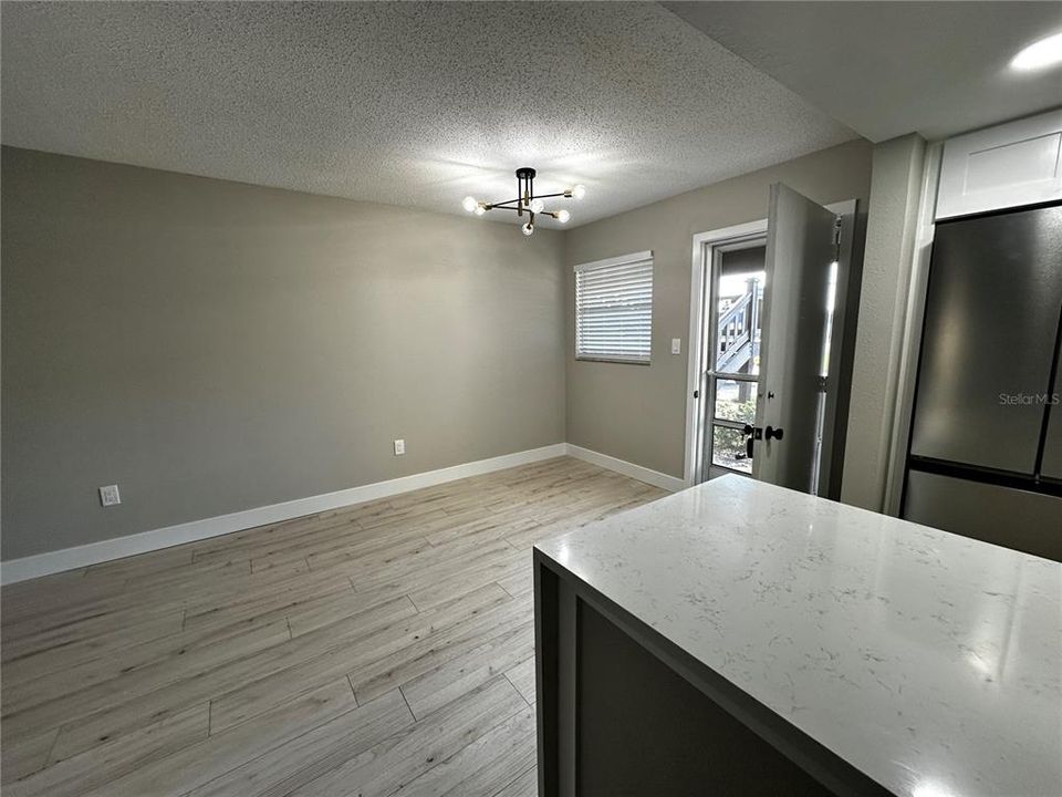 For Rent: $1,295 (1 beds, 1 baths, 672 Square Feet)