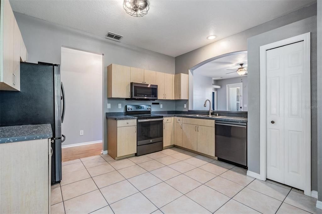 For Sale: $435,000 (4 beds, 2 baths, 1791 Square Feet)