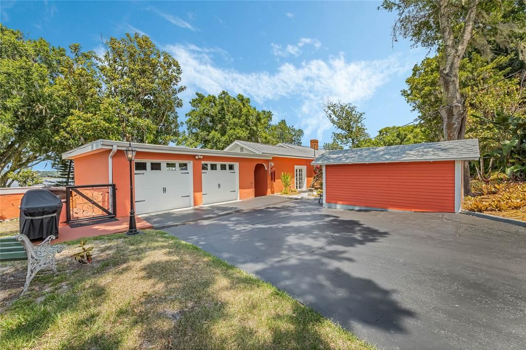 Active With Contract: $600,000 (3 beds, 3 baths, 2492 Square Feet)