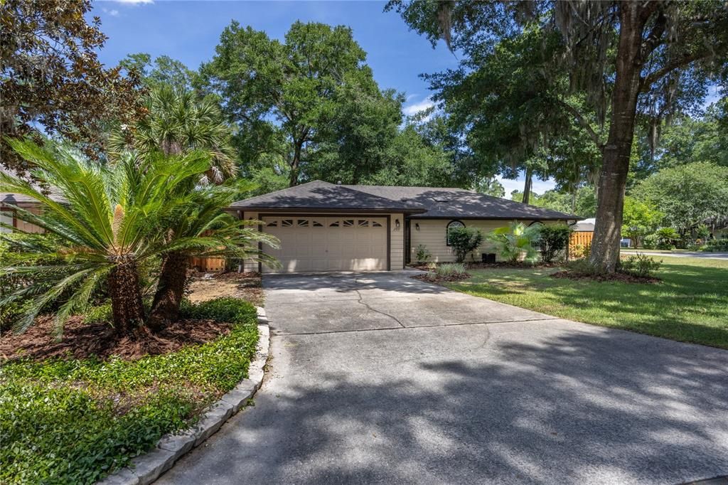 Active With Contract: $349,000 (3 beds, 2 baths, 1570 Square Feet)