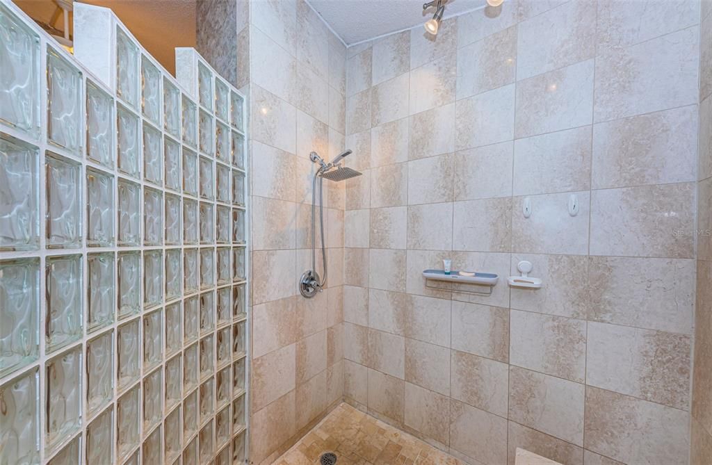 待售: $649,000 (2 贝兹, 2 浴室, 2025 平方英尺)
