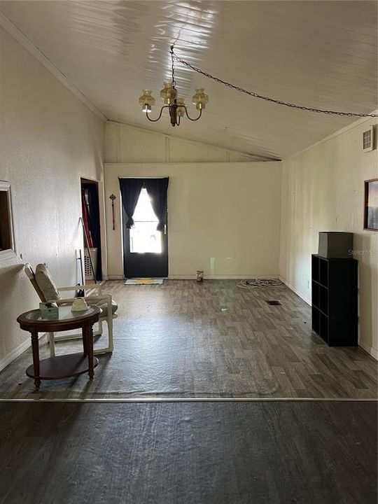 Active With Contract: $75,000 (1 beds, 1 baths, 940 Square Feet)