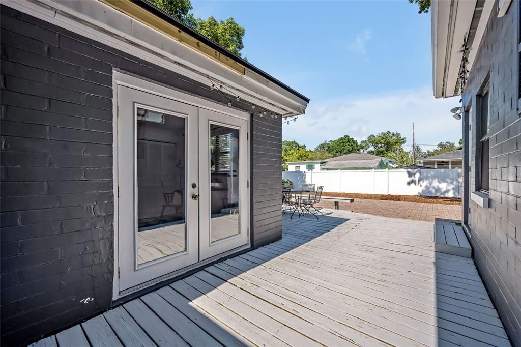 Active With Contract: $530,000 (4 beds, 2 baths, 1594 Square Feet)