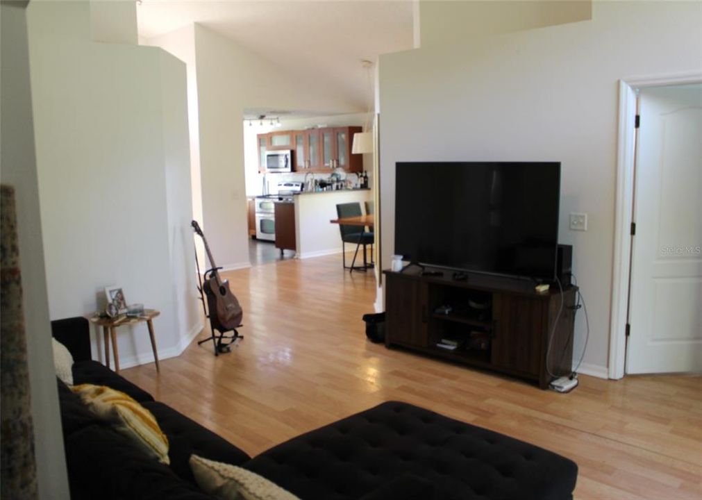 Active With Contract: $2,375 (3 beds, 2 baths, 1397 Square Feet)