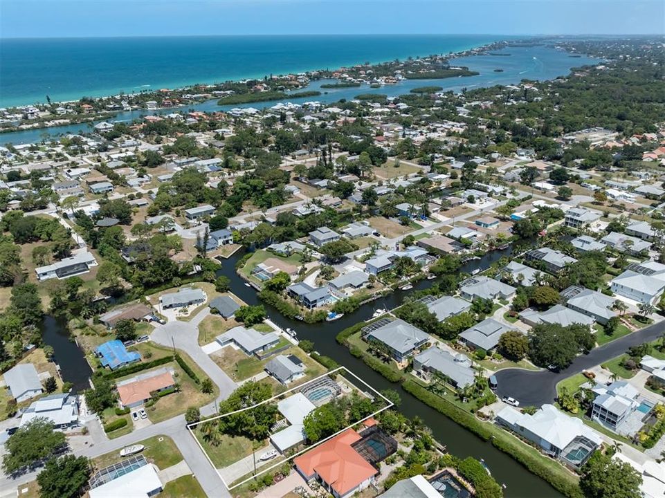 Active With Contract: $914,000 (3 beds, 2 baths, 1760 Square Feet)