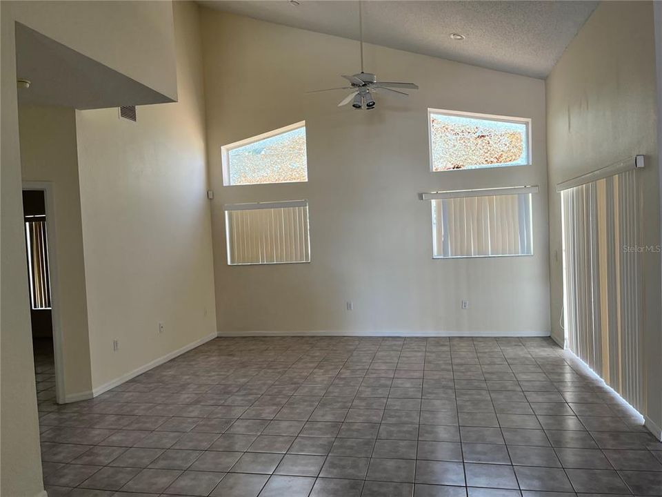 For Rent: $2,095 (4 beds, 3 baths, 2338 Square Feet)