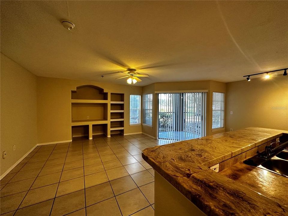 Active With Contract: $1,600 (2 beds, 2 baths, 1113 Square Feet)