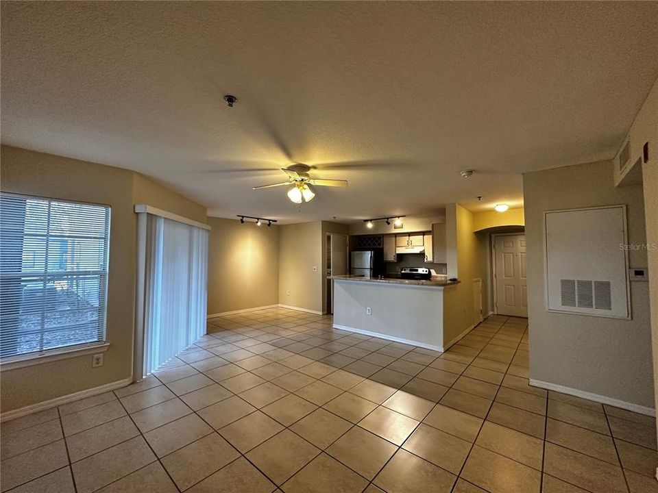 Active With Contract: $1,600 (2 beds, 2 baths, 1113 Square Feet)