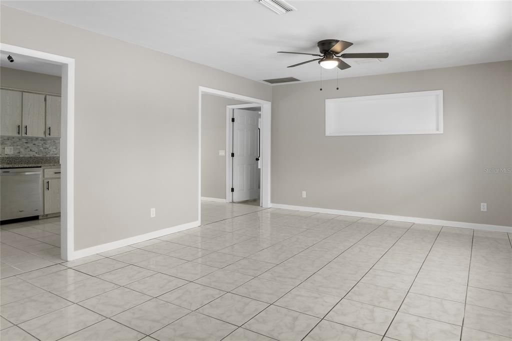 For Sale: $319,900 (2 beds, 2 baths, 1474 Square Feet)