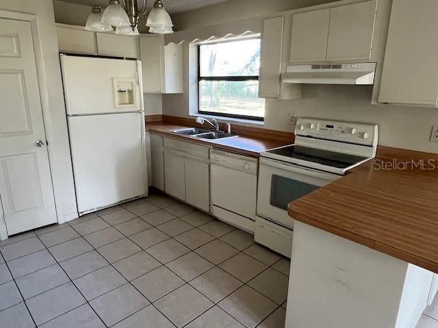 For Rent: $1,600 (3 beds, 2 baths, 1421 Square Feet)