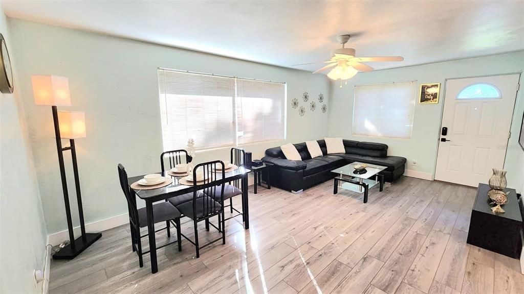 Active With Contract: $195,500 (2 beds, 1 baths, 816 Square Feet)