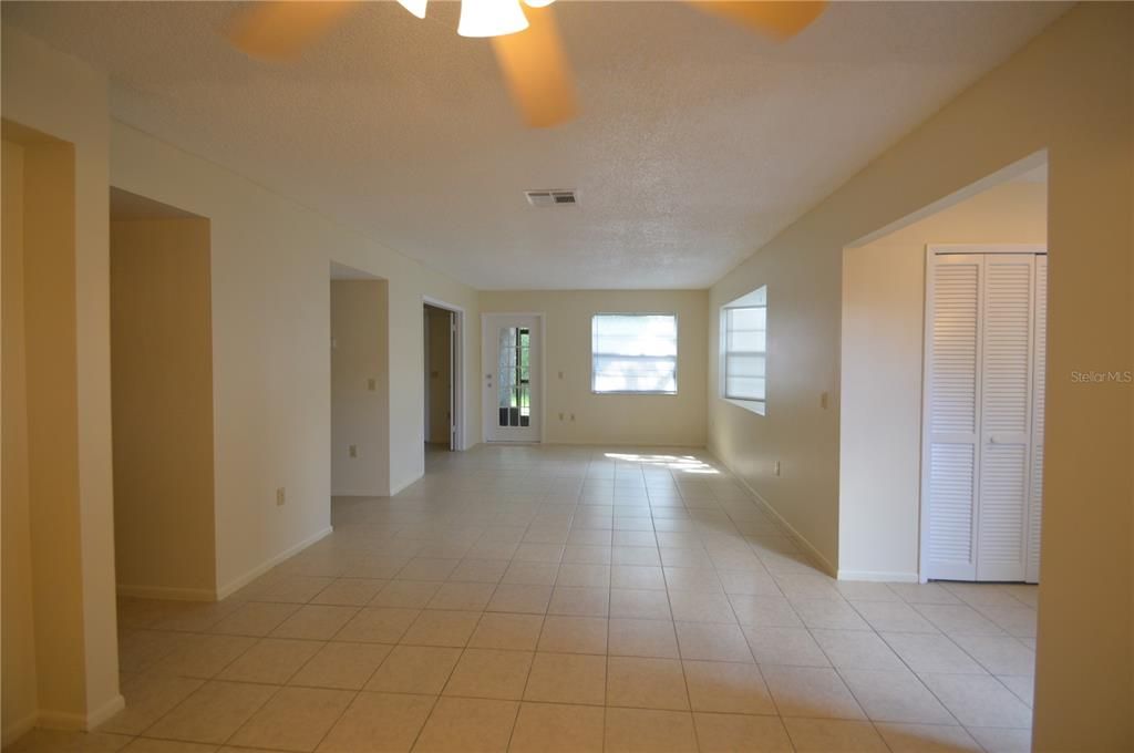 For Rent: $1,550 (3 beds, 2 baths, 1239 Square Feet)