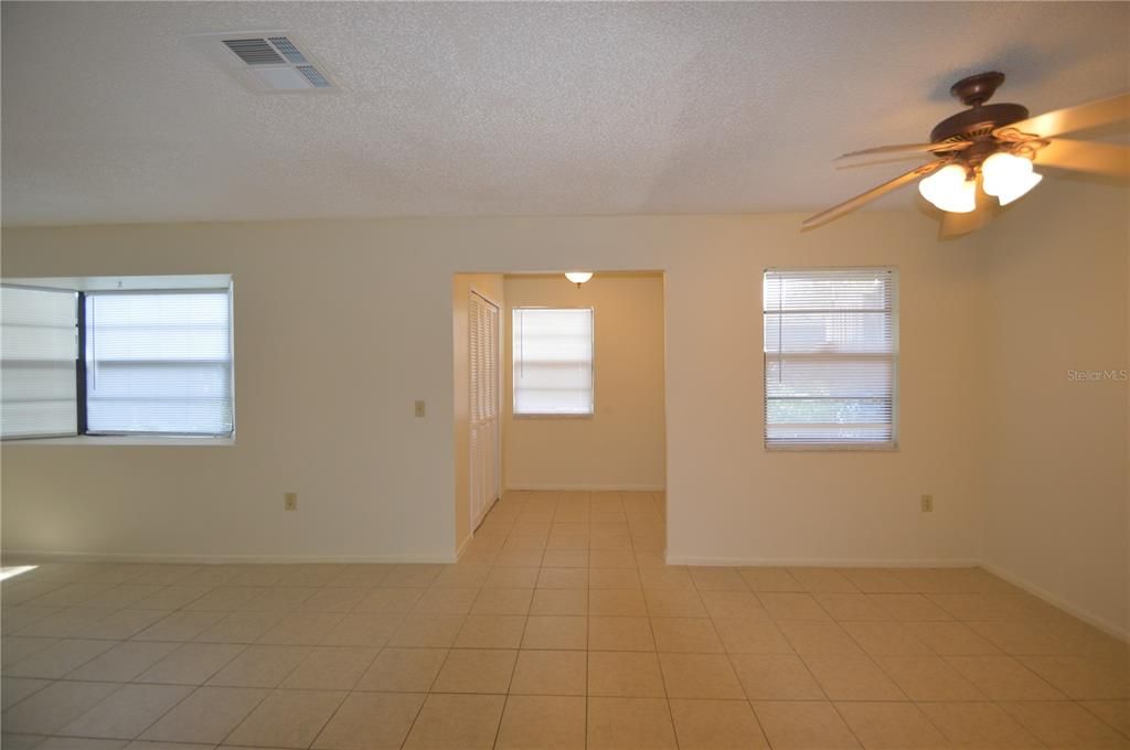 For Rent: $1,550 (3 beds, 2 baths, 1239 Square Feet)