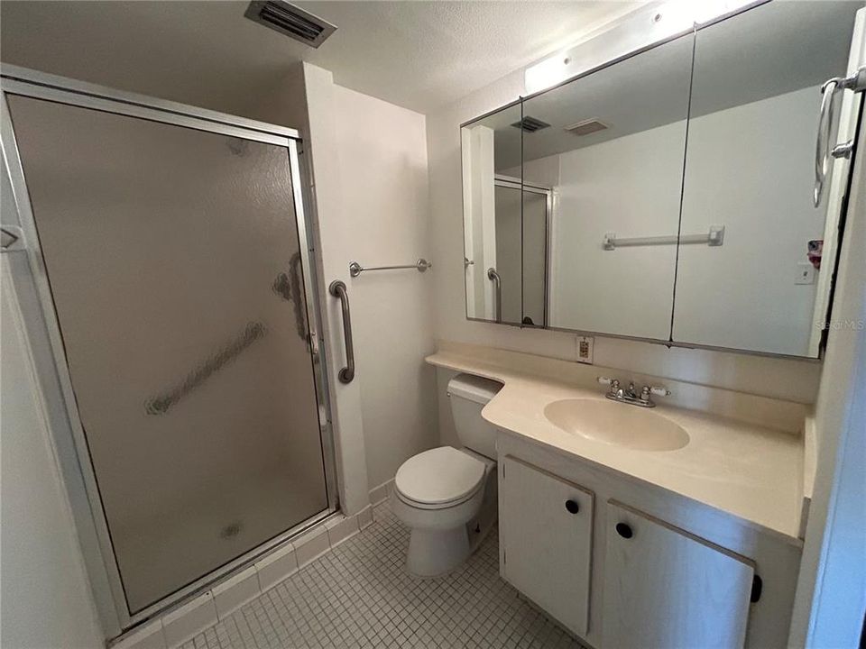 Active With Contract: $1,650 (2 beds, 2 baths, 925 Square Feet)