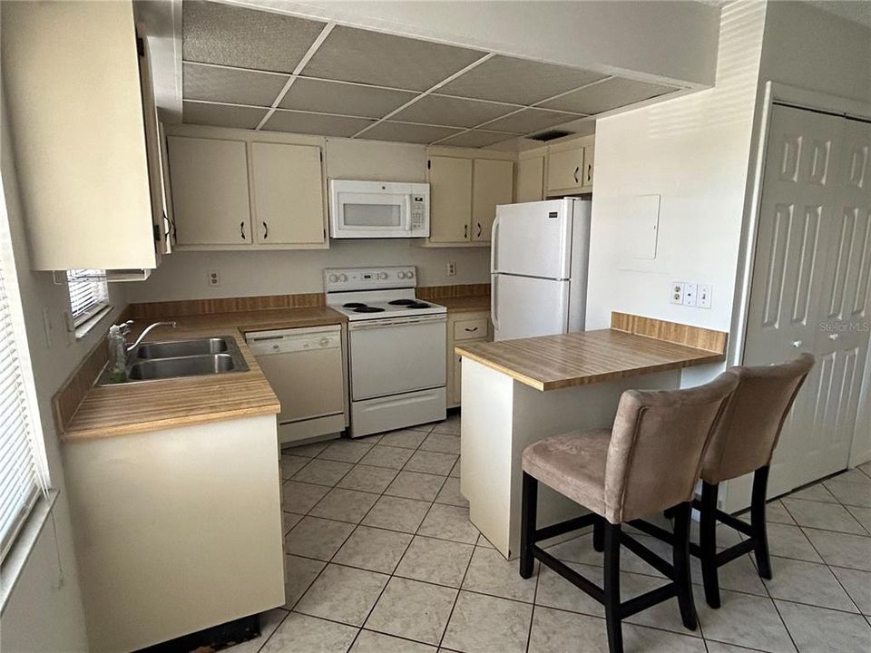 Active With Contract: $1,650 (2 beds, 2 baths, 925 Square Feet)