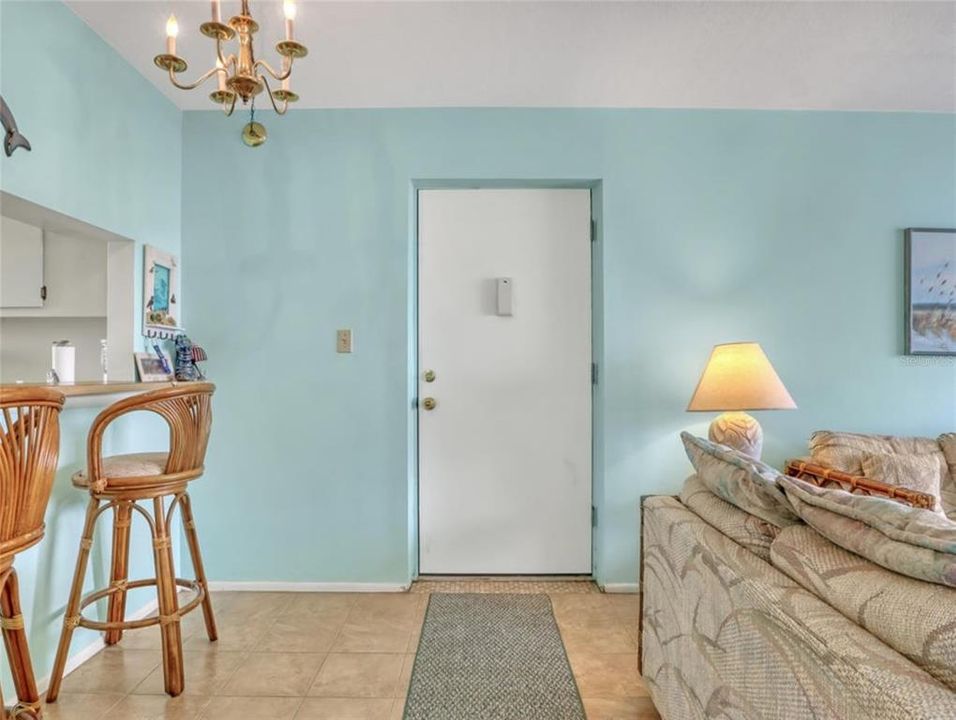 For Sale: $219,900 (2 beds, 2 baths, 882 Square Feet)