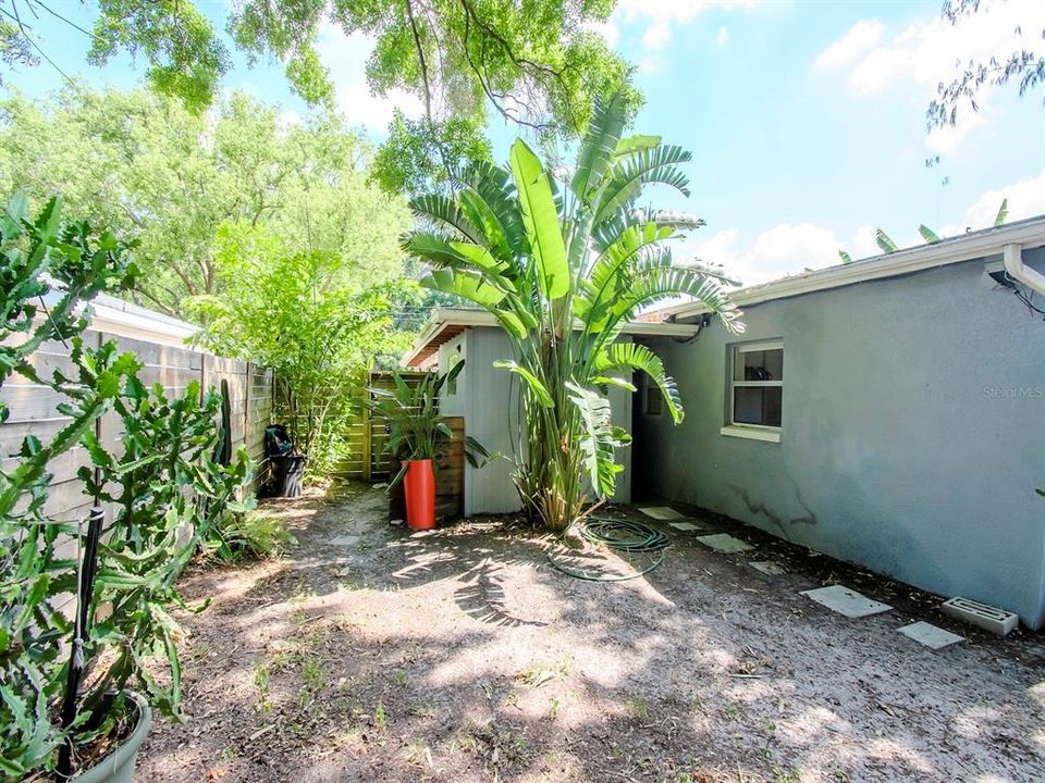 For Sale: $354,900 (2 beds, 1 baths, 943 Square Feet)