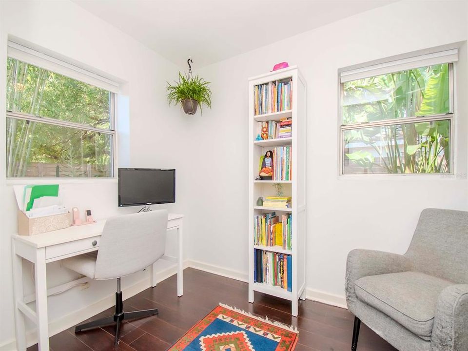 For Sale: $354,900 (2 beds, 1 baths, 943 Square Feet)