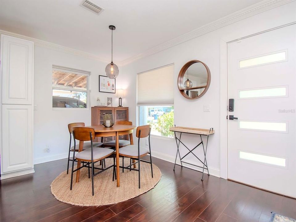 For Sale: $354,900 (2 beds, 1 baths, 943 Square Feet)