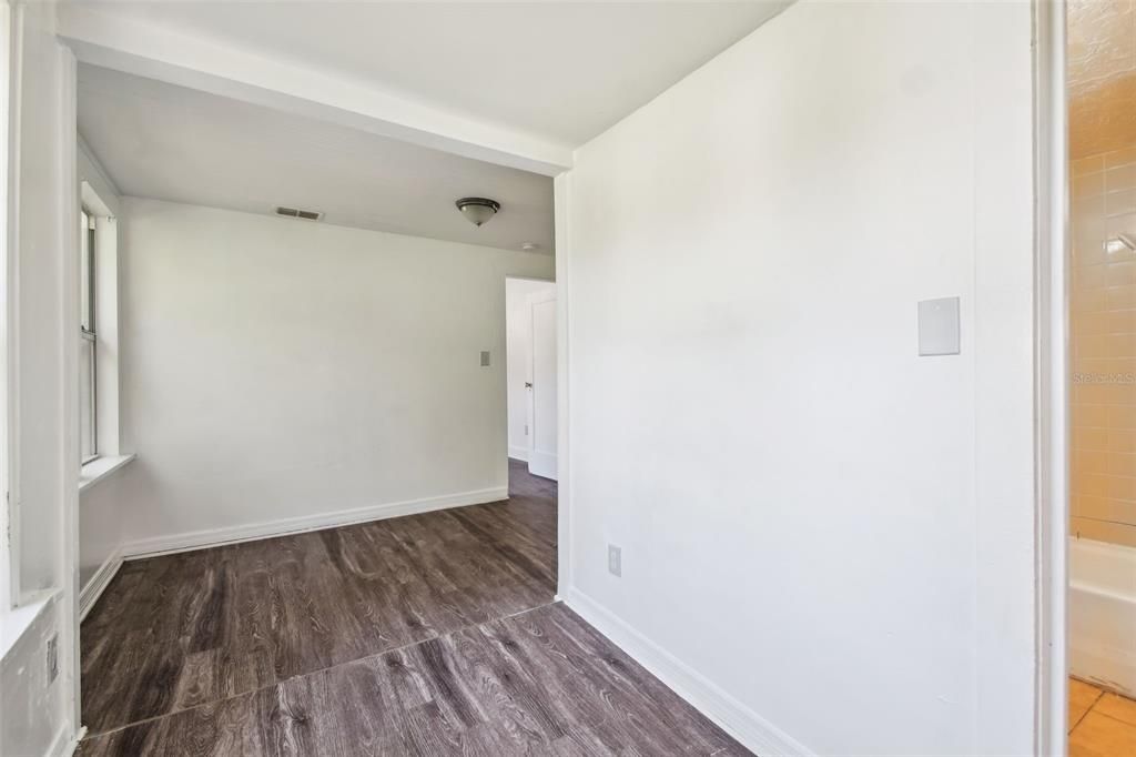 Active With Contract: $245,000 (3 beds, 2 baths, 1081 Square Feet)