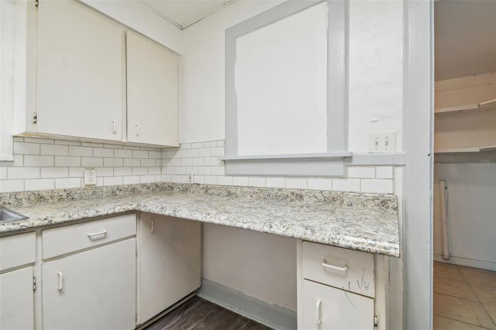 Active With Contract: $245,000 (3 beds, 2 baths, 1081 Square Feet)