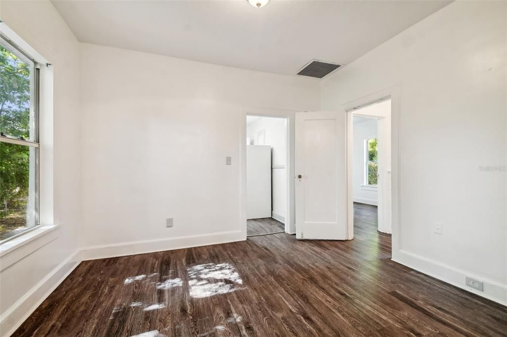 Active With Contract: $245,000 (3 beds, 2 baths, 1081 Square Feet)