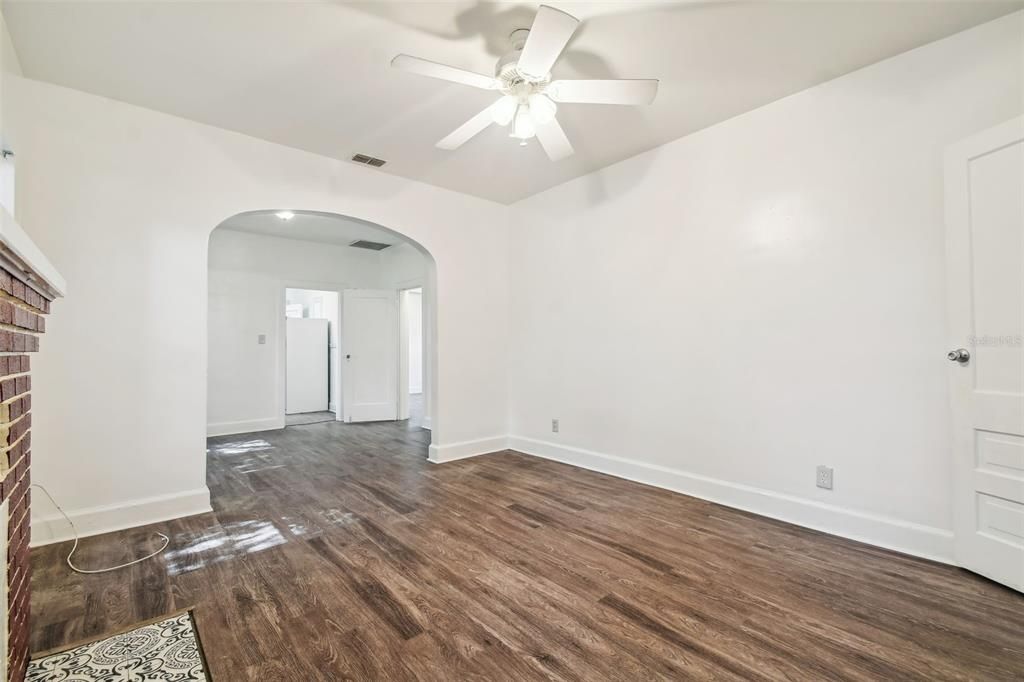 Active With Contract: $245,000 (3 beds, 2 baths, 1081 Square Feet)