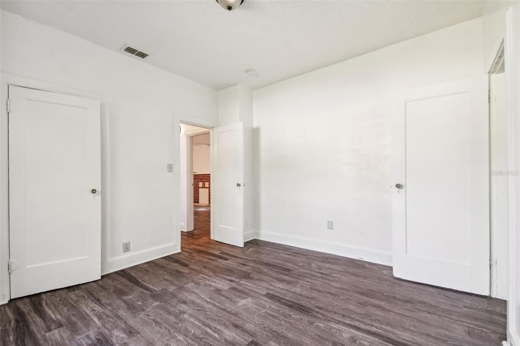 Active With Contract: $245,000 (3 beds, 2 baths, 1081 Square Feet)