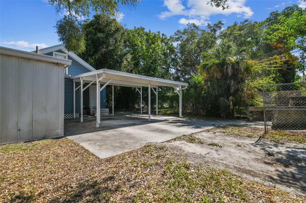 Active With Contract: $245,000 (3 beds, 2 baths, 1081 Square Feet)