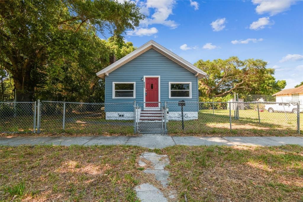 Active With Contract: $245,000 (3 beds, 2 baths, 1081 Square Feet)