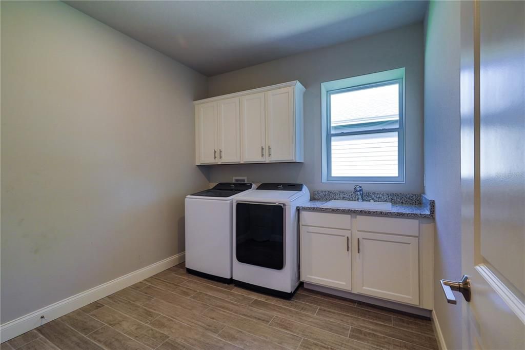 For Rent: $3,000 (3 beds, 2 baths, 2419 Square Feet)