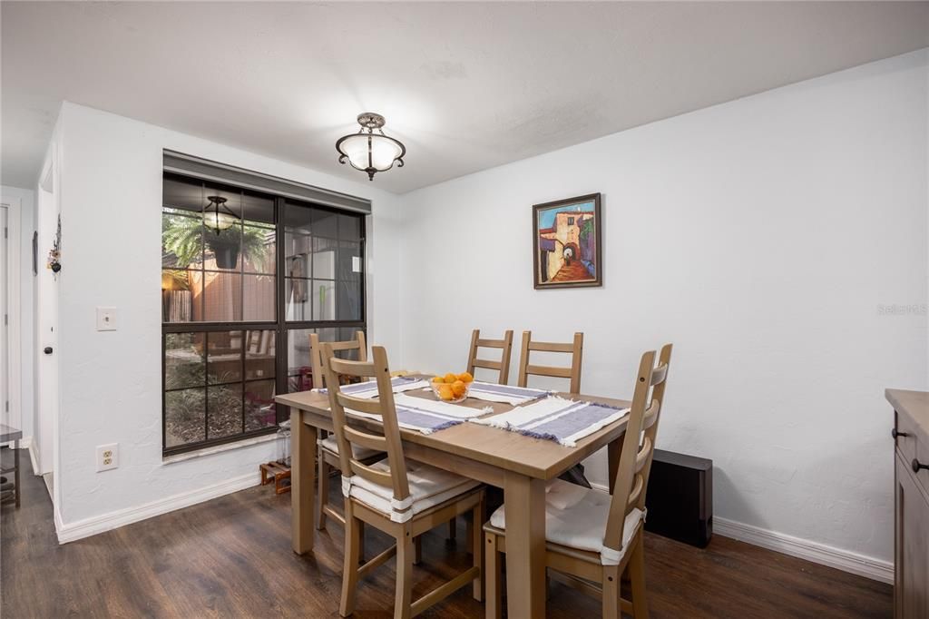 Active With Contract: $225,000 (3 beds, 3 baths, 1370 Square Feet)