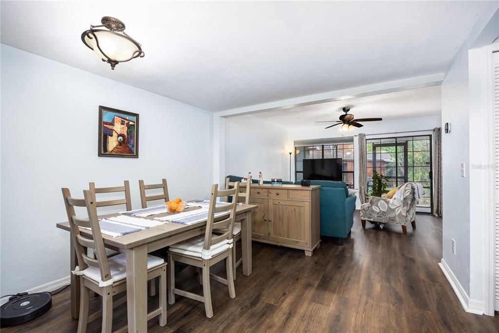 Active With Contract: $225,000 (3 beds, 3 baths, 1370 Square Feet)