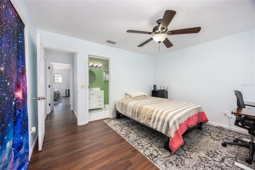 Active With Contract: $225,000 (3 beds, 3 baths, 1370 Square Feet)