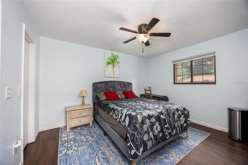 Active With Contract: $225,000 (3 beds, 3 baths, 1370 Square Feet)