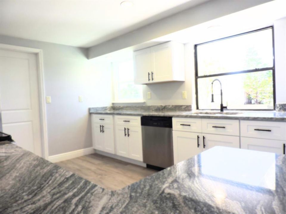 For Sale: $278,000 (2 beds, 2 baths, 1369 Square Feet)